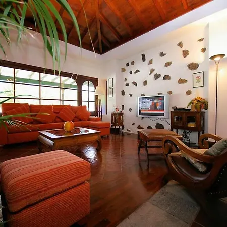 Sleeps 6 Pool Wifi Villa