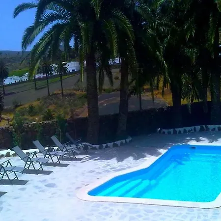 Villa Sleeps 6 Pool Wifi *