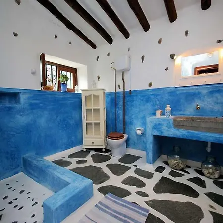 Sleeps 6 Pool Wifi Villa