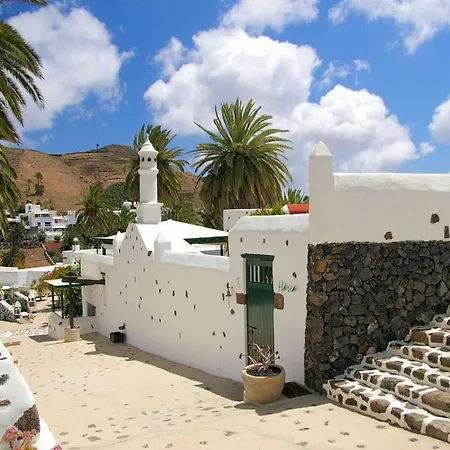 Villa Sleeps 6 Pool Wifi