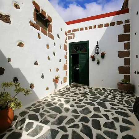 Sleeps 6 Pool Wifi Haria