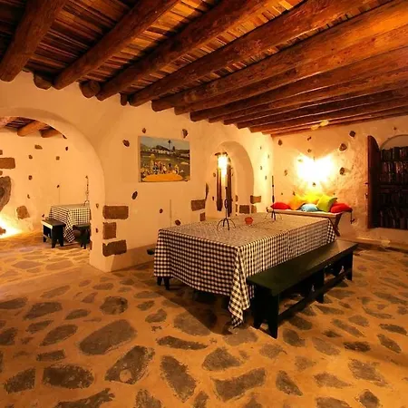 Sleeps 6 Pool Wifi * Haria