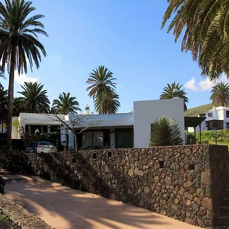 Villa Sleeps 6 Pool Wifi *