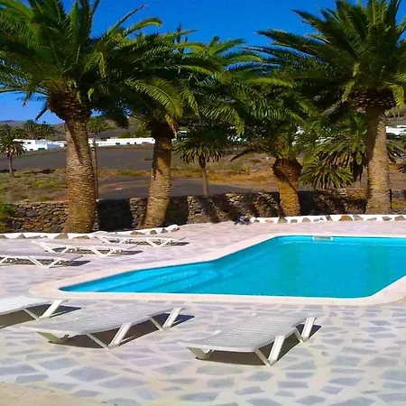 Villa Sleeps 6 Pool Wifi