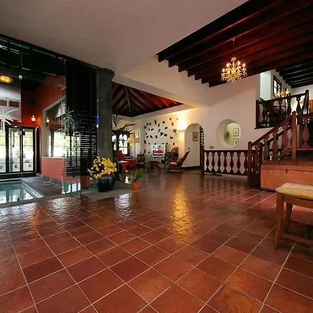 Villa Sleeps 6 Pool Wifi *