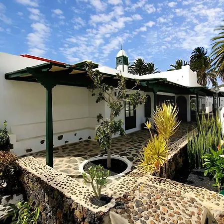 Villa Sleeps 6 Pool Wifi Haria