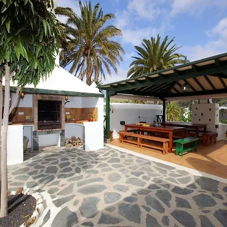Sleeps 6 Pool Wifi Haria